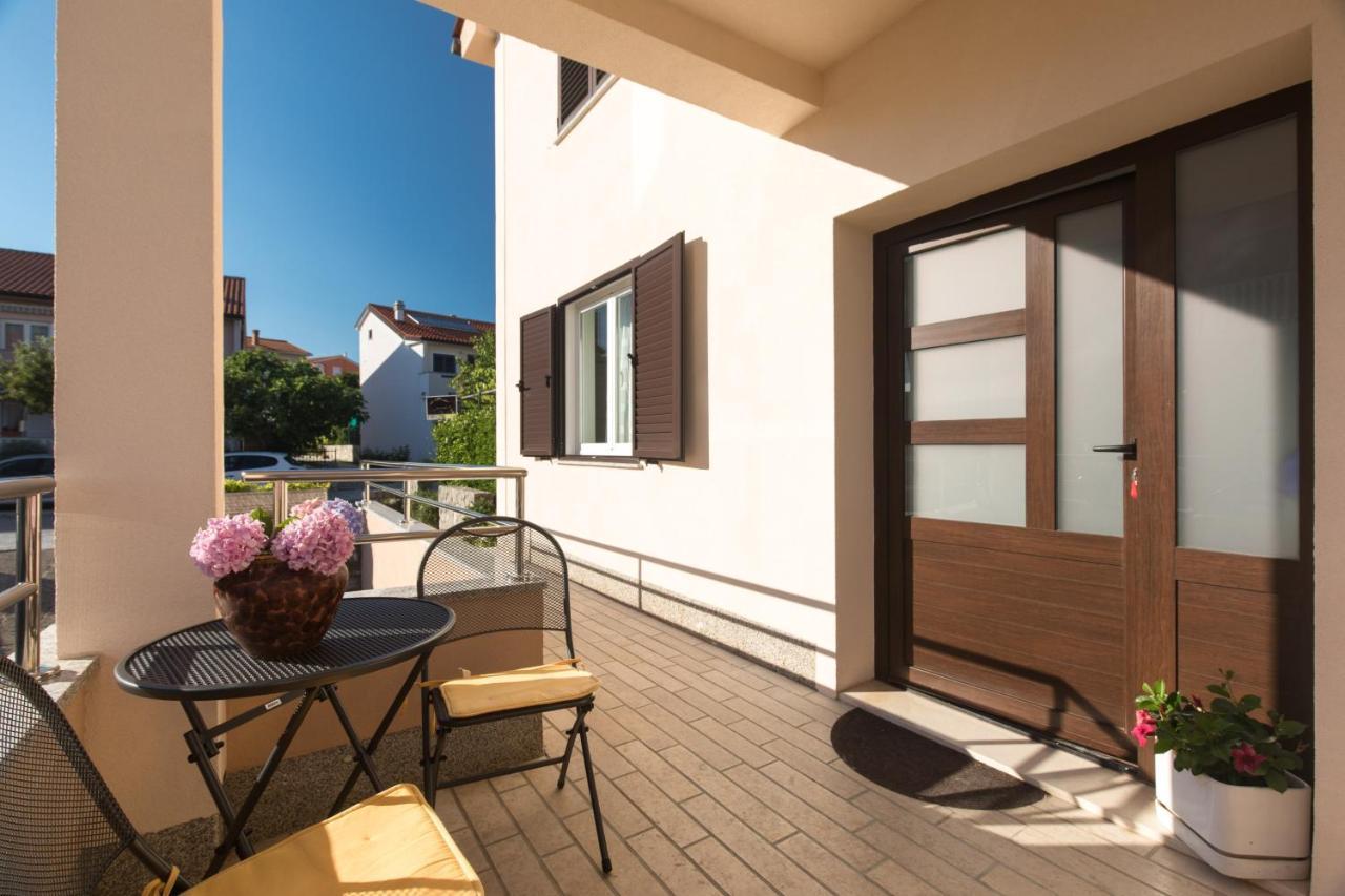 Apartmani Paradiso Krk Town Exterior foto