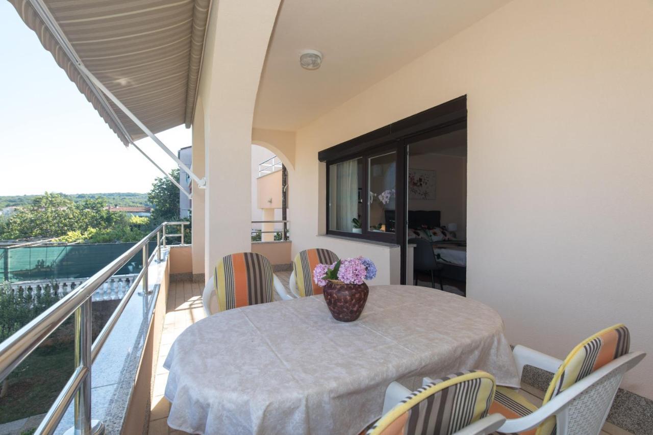 Apartmani Paradiso Krk Town Exterior foto