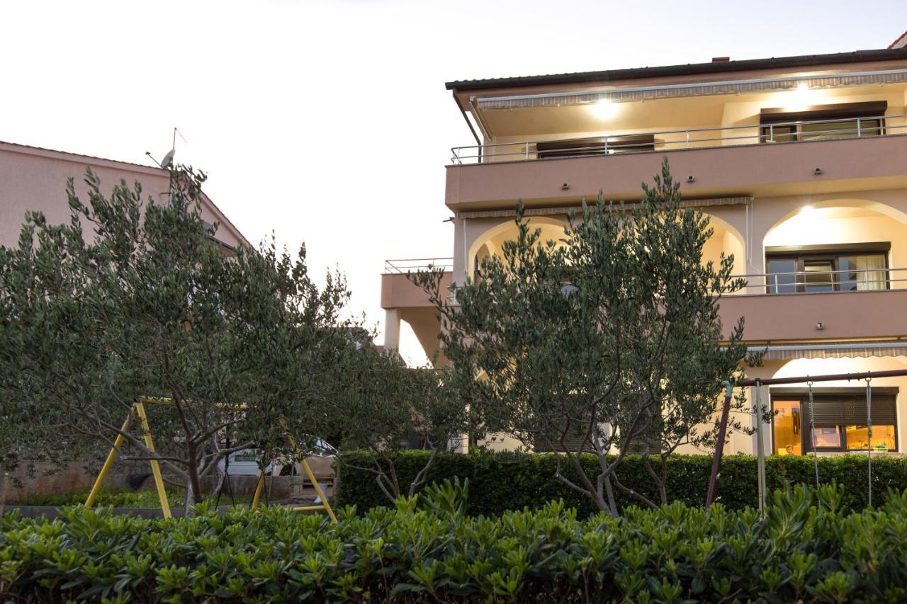 Apartmani Paradiso Krk Town Exterior foto