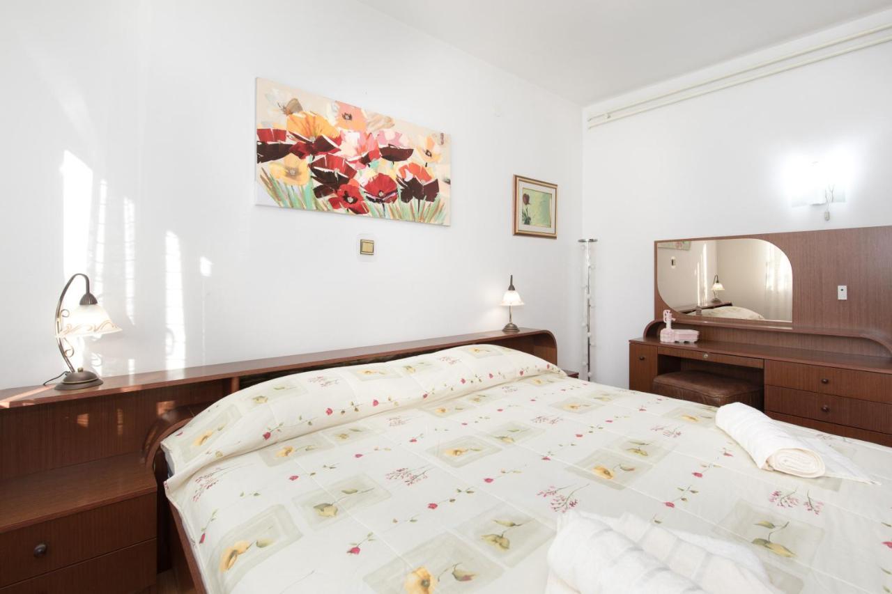 Apartmani Paradiso Krk Town Exterior foto