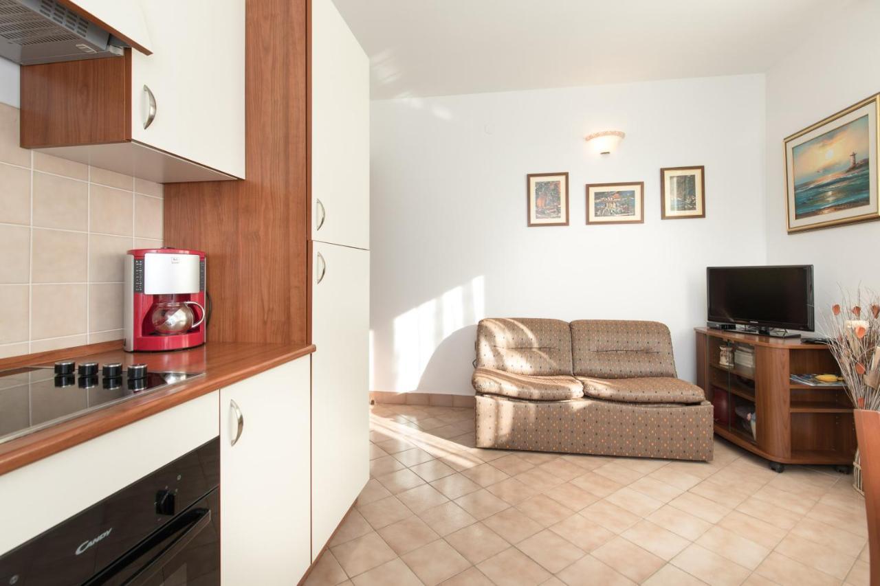 Apartmani Paradiso Krk Town Exterior foto