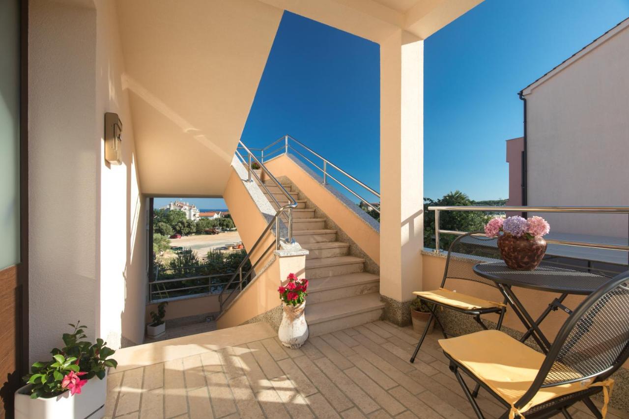 Apartmani Paradiso Krk Town Exterior foto