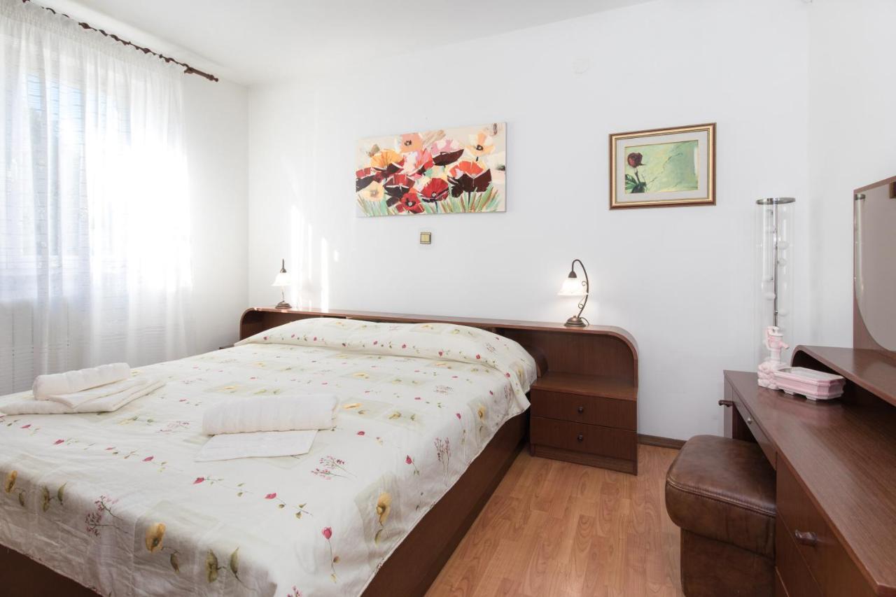 Apartmani Paradiso Krk Town Exterior foto