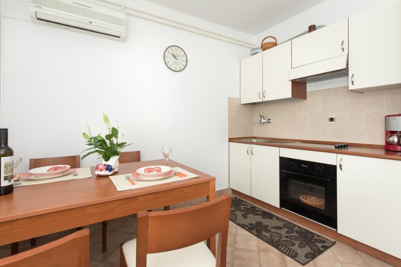Apartmani Paradiso Krk Town Exterior foto