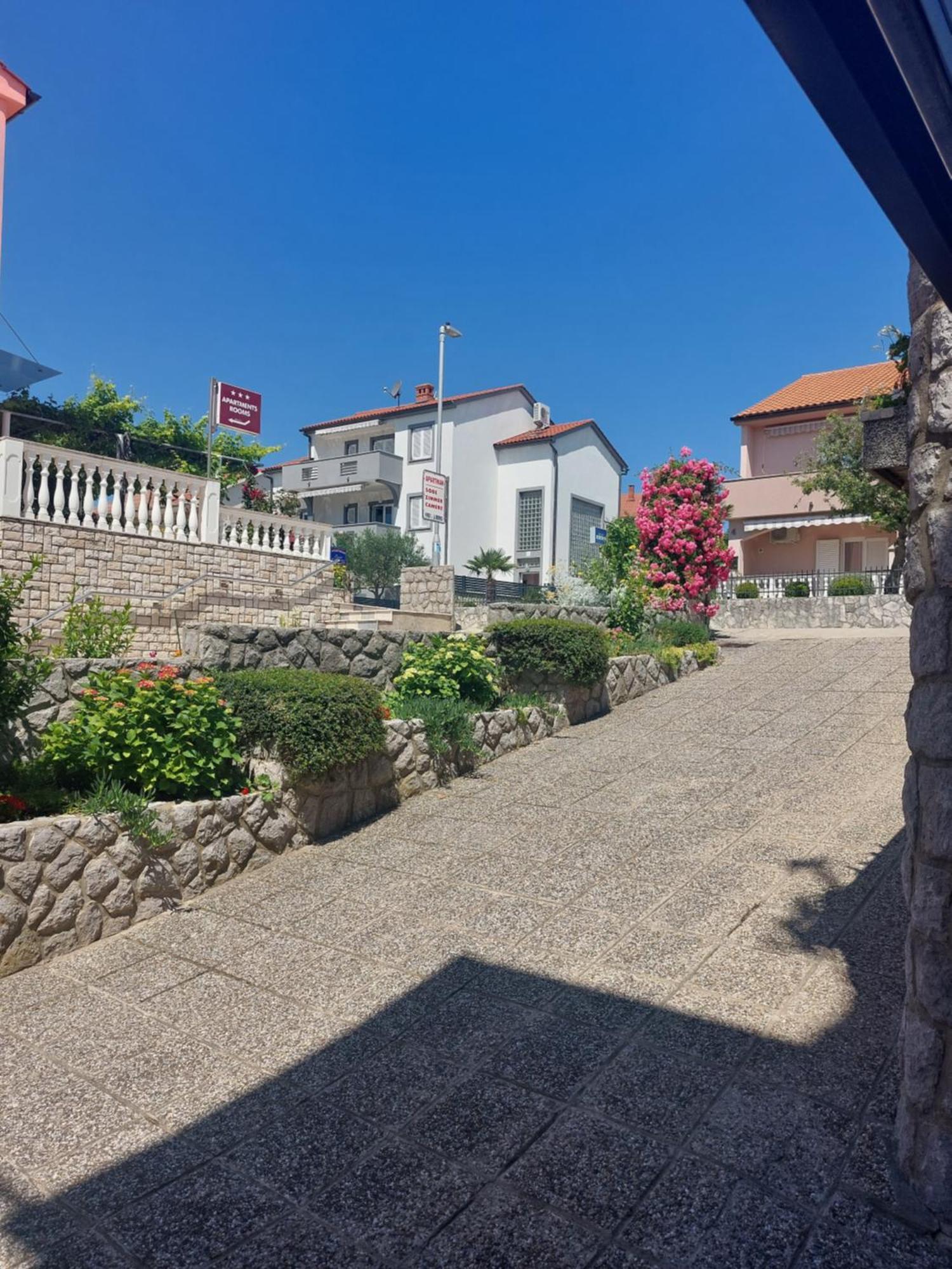 Apartmani Paradiso Krk Town Exterior foto